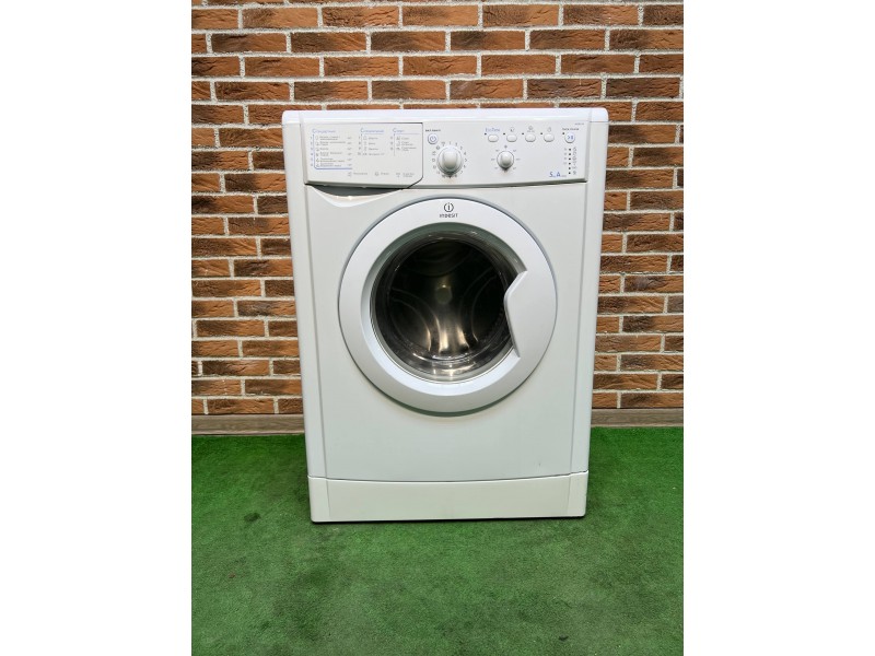 Стиральная машина Indesit IWSB 51051