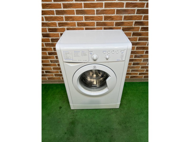 Стиральная машина Indesit IWSB 51051