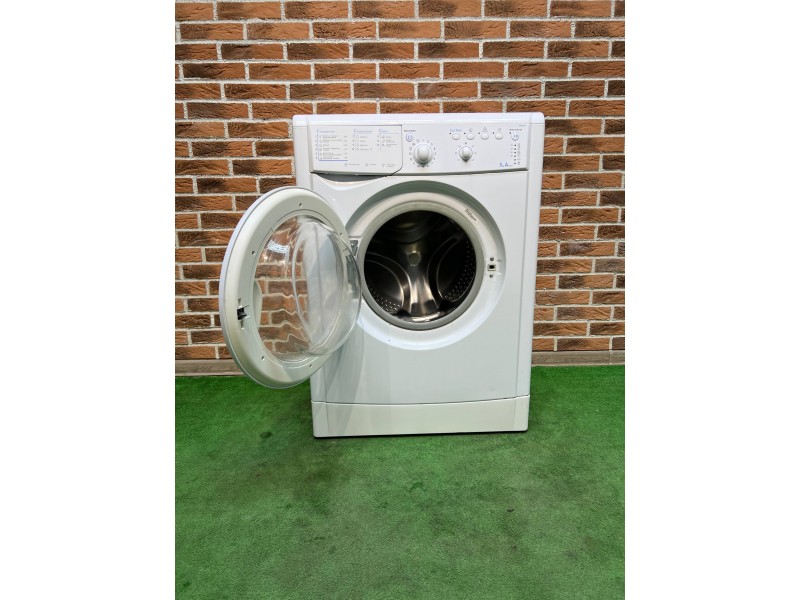 Стиральная машина Indesit IWSB 51051