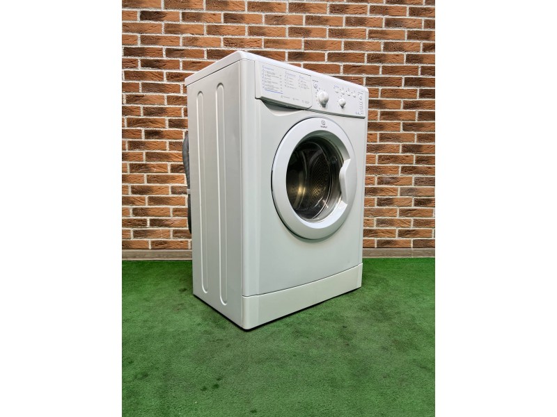 Стиральная машина Indesit IWSB 51051
