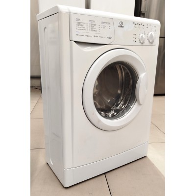 Indesit WIU 82 (узкая 33 см)